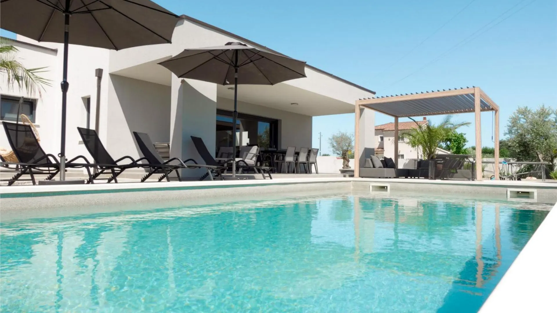 Villa Estis kontakt